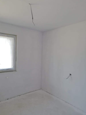 Cloisons intérieures blanches en plaques de plâtre pour les murs avec peinture lavable, finitions thumbnail