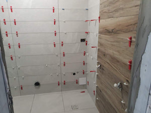 Cloisons intérieures blanches en plaques de plâtre pour les murs avec peinture lavable, finitions thumbnail