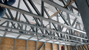 Isolation du toit pour une maison sur structure métallique thumbnail