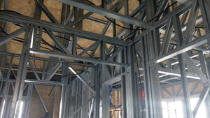 Isolation du toit pour une maison sur structure métallique thumbnail