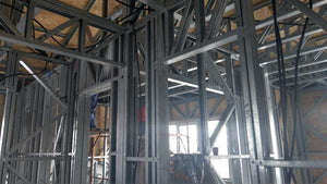 Isolation du toit pour une maison sur structure métallique thumbnail