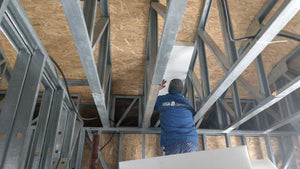 Isolation du toit pour une maison sur structure métallique thumbnail