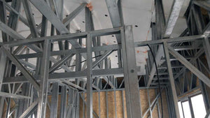 Isolation du toit pour une maison sur structure métallique thumbnail