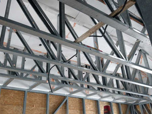 Isolation du toit pour une maison sur structure métallique thumbnail