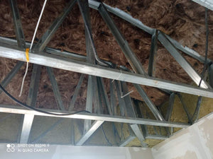 Isolation des murs extérieurs et des murs de séparation pour une maison sur structure métallique thumbnail