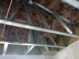 Isolation des murs extérieurs et des murs de séparation pour une maison sur structure métallique thumbnail