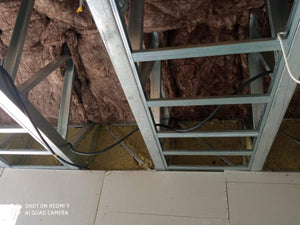Isolation des murs extérieurs et des murs de séparation pour une maison sur structure métallique thumbnail