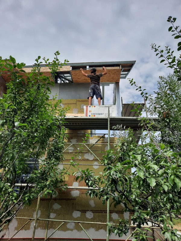 lucrari de izolatie termica in curs de executie casa cu etaj in provincie