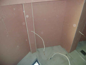 Aménagement des combles de 120 mètres carrés réalisé avec du plâtre ignifuge de couleur rouge thumbnail