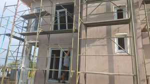 Application de mastic et enduit décoratif pour le projet de maison de 190 mètres carrés thumbnail