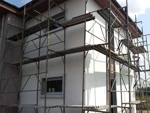 Application de mastic et enduit décoratif pour le projet de maison de 190 mètres carrés thumbnail