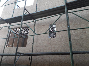 Modèle de maison à l'étape de revêtement extérieur avec des panneaux OSB de 15 mm thumbnail