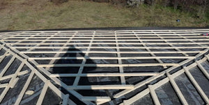 Montage de la toiture pour le projet de maison sur structure métallique de 155 mètres carrés thumbnail