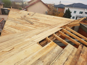 Montage du lattis et application de mastic d'isolation thermique pour le projet de maison à Mogosoaia thumbnail