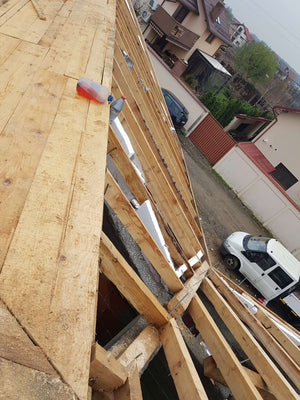 Montage du lattis et application de mastic d'isolation thermique pour le projet de maison à Mogosoaia thumbnail