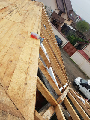 Montage du lattis et application de mastic d'isolation thermique pour le projet de maison à Mogosoaia thumbnail