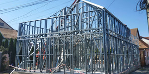 Montage d'une maison sur structure métallique de 191 mètres carrés à Sibiu thumbnail