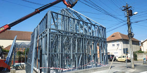 Montage d'une maison sur structure métallique de 191 mètres carrés à Sibiu thumbnail