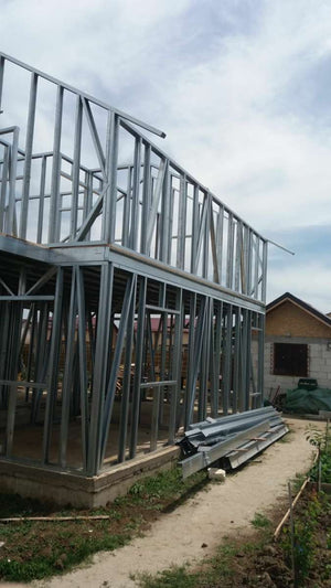 Montage de 2 maisons sur structure métallique à Magurele, totalisant 280 mètres carrés thumbnail