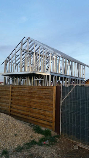 Montage de 2 maisons sur structure métallique à Magurele, totalisant 280 mètres carrés thumbnail