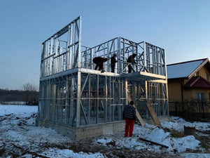 Montage de l'étage pour une maison avec une structure métallique de 162 mètres carrés à Snagov thumbnail
