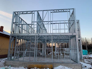 Montage de l'étage pour une maison avec une structure métallique de 162 mètres carrés à Snagov thumbnail