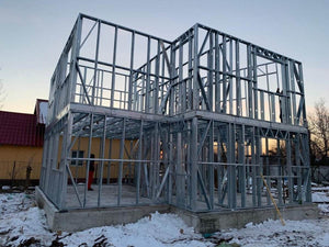 Montage de l'étage pour une maison avec une structure métallique de 162 mètres carrés à Snagov thumbnail
