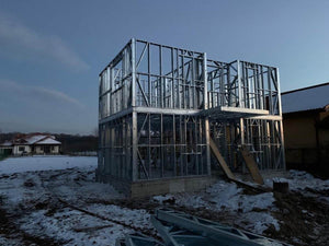 Montage de l'étage pour une maison avec une structure métallique de 162 mètres carrés à Snagov thumbnail