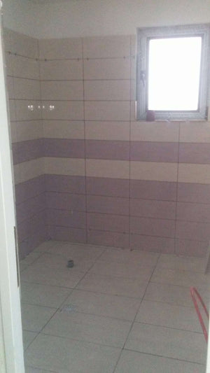 Montage de finitions, apprêt et réparations pour les murs et les plafonds du projet de maison à Domnesti thumbnail