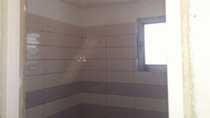 Montage de finitions, apprêt et réparations pour les murs et les plafonds du projet de maison à Domnesti thumbnail