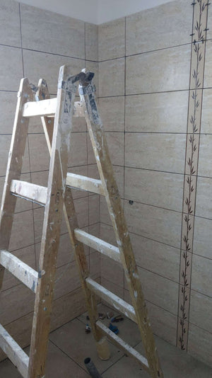 Montage de finitions, apprêt et réparations pour les murs et les plafonds du projet de maison à Domnesti thumbnail