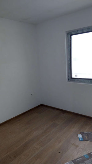 Montage de finitions, apprêt et réparations pour les murs et les plafonds du projet de maison à Domnesti thumbnail