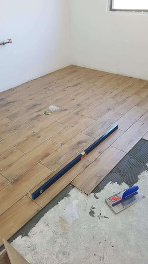 Montage de finitions pour un projet de maison clé en main à Saftica thumbnail