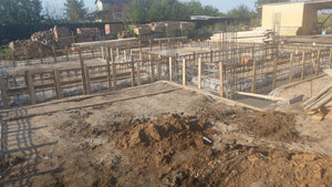 Montage de poutres d'armature pour la fondation d'une maison en briques de 386 mètres carrés à Bucarest thumbnail