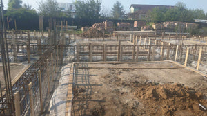 Montage de poutres d'armature pour la fondation d'une maison en briques de 386 mètres carrés à Bucarest thumbnail