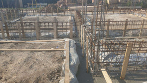 Montage de poutres d'armature pour la fondation d'une maison en briques de 386 mètres carrés à Bucarest thumbnail