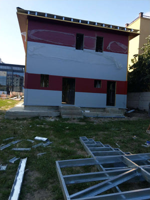 Montage de panneaux sandwich pour la construction d'une halle de 480 mètres carrés thumbnail