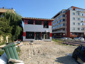Montage de panneaux sandwich pour la construction d'une halle de 480 mètres carrés thumbnail