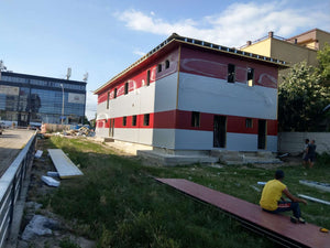Montage de panneaux sandwich pour la construction d'une halle de 480 mètres carrés thumbnail