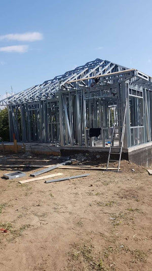 Montage de la structure métallique pour un projet de maison à Galati thumbnail