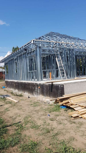 Montage de la structure métallique pour un projet de maison à Galati thumbnail