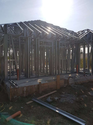 Montage de la structure métallique pour un projet de maison à Galati thumbnail
