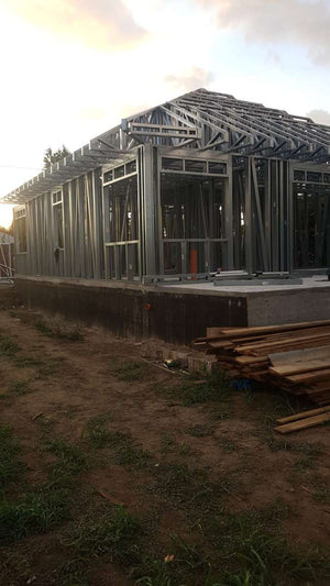 Montage de la structure métallique pour un projet de maison à Galati thumbnail