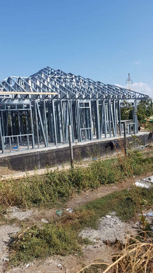 Montage de la structure métallique pour un projet de maison à Galati thumbnail