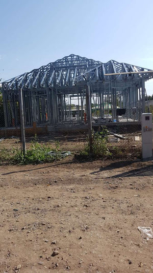 Montage de la structure métallique pour un projet de maison à Galati thumbnail