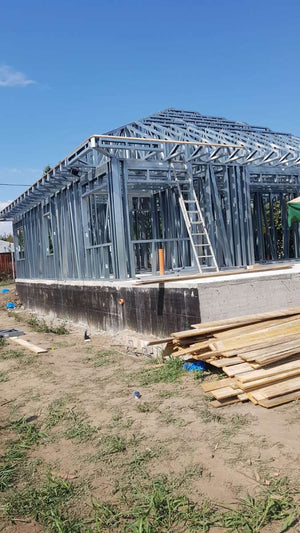 Montage de la structure métallique pour un projet de maison à Galati thumbnail