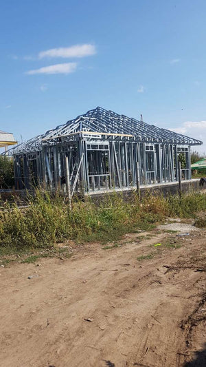 Montage de la structure métallique pour un projet de maison à Galati thumbnail