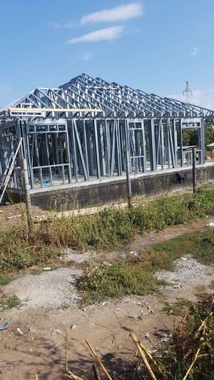 Montage de la structure métallique pour un projet de maison à Galati thumbnail