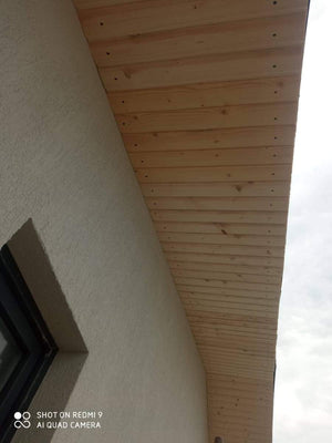 Montage d'une poutre en bois pour la maison en métal de 115 mètres carrés à Bucarest thumbnail