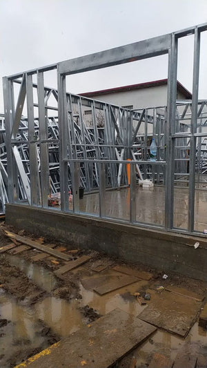 Montage structure métallique pour une maison à étages à Bucarest thumbnail